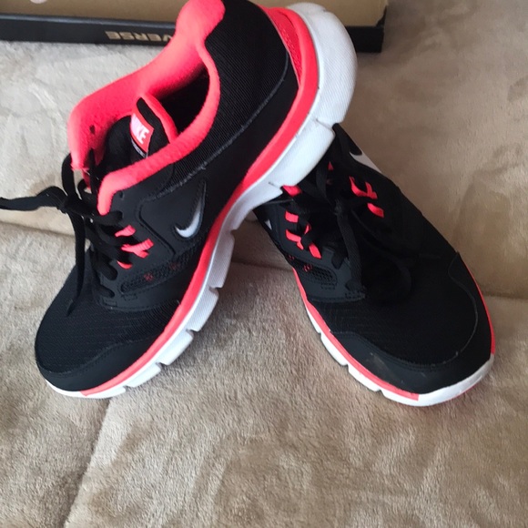 Nike - Picture 5 of 6